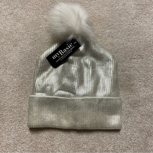 NWT Women's Metallic Silver Pom lined Beanie Cuffed Stocking Cap Hat - Picture 7 of 7